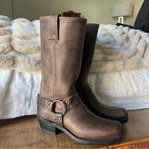 NWOB Frye 12R Distressed Brown Leather Harness Boots Size 7